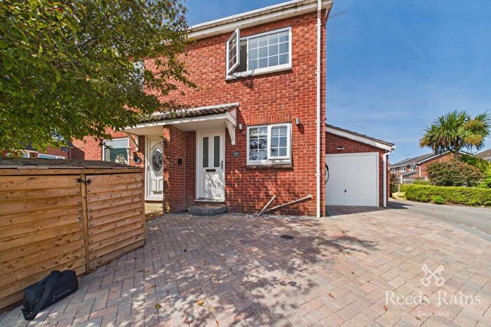 2 Bedroom Semi-Detached House For Sale In Yarwell Drive, Maltby, Rotherham, S66