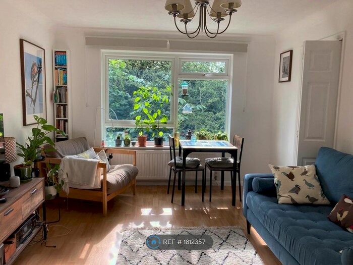 1 Bedroom Flat To Rent In Elder Road, Bisley, Woking, GU24