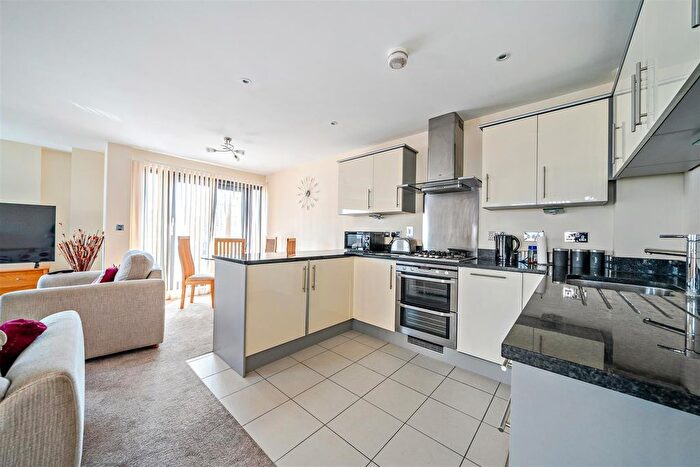2 Bedroom Flat For Sale In Seagars Court, Broad Street, Old Portsmouth, PO1