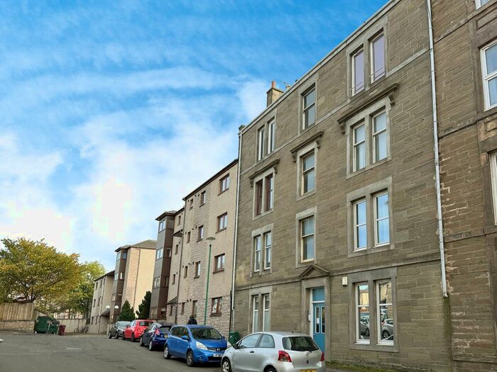 2 Bedroom Flat To Rent In Gowrie Street, Dundee, DD2