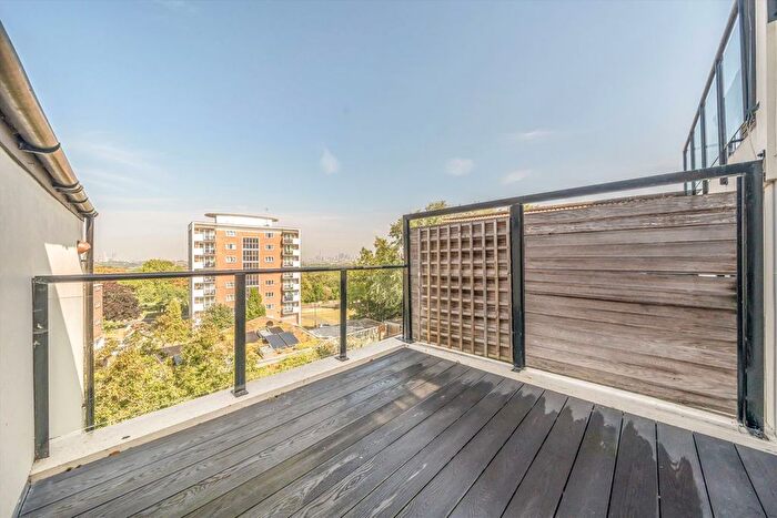 2 Bedroom Flat For Sale In Canonbie Road, Forest Hill, SE23