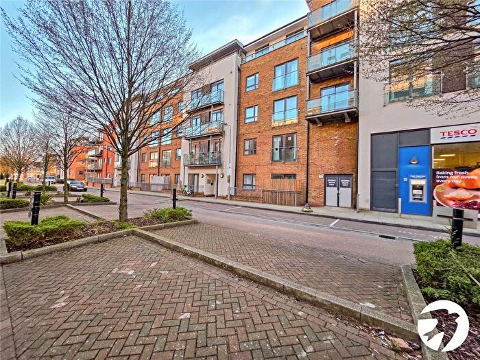 2 Bedroom Flat To Rent In Cherrywood Lodge, Birdwood Avenue, Lewisham, London, SE13