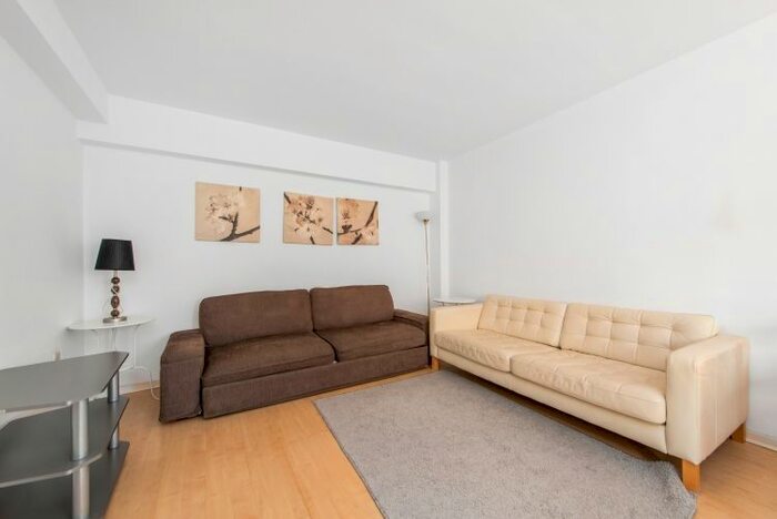 2 Bedroom Flat To Rent In Allsop Place, London, NW1