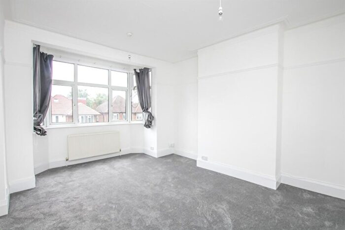 2 Bedroom Apartment To Rent In Heriot Road, Hendon, NW4