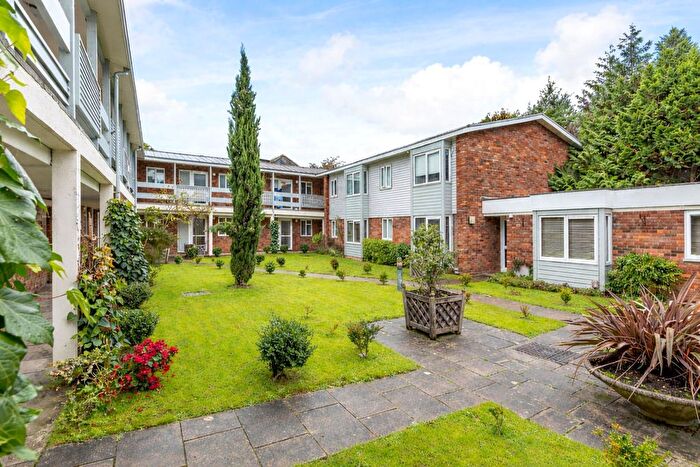 1 Bedroom Flat For Sale In Mathon Court, Cross Lanes, Guildford, Surrey, GU1