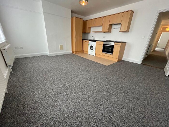 2 Bedroom Flat To Rent In Wimborne Road, Bournemouth, BH9