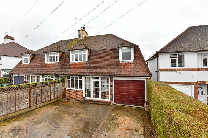 4 Bedroom Semi-Detached House For Sale In Cobham Road, Leatherhead, Surrey, KT22