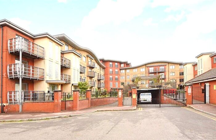 2 Bedroom Apartment To Rent In Quadrant Court, Jubilee Square, Reading, Berkshire, RG1