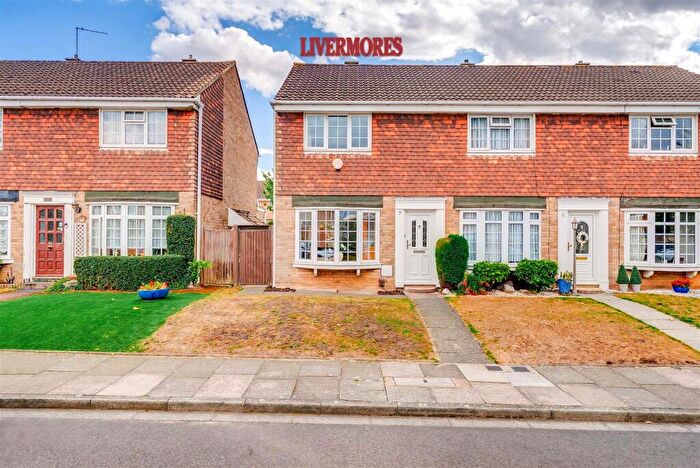 2 Bedroom End Of Terrace House For Sale In The Marlowes, Crayford, DA1