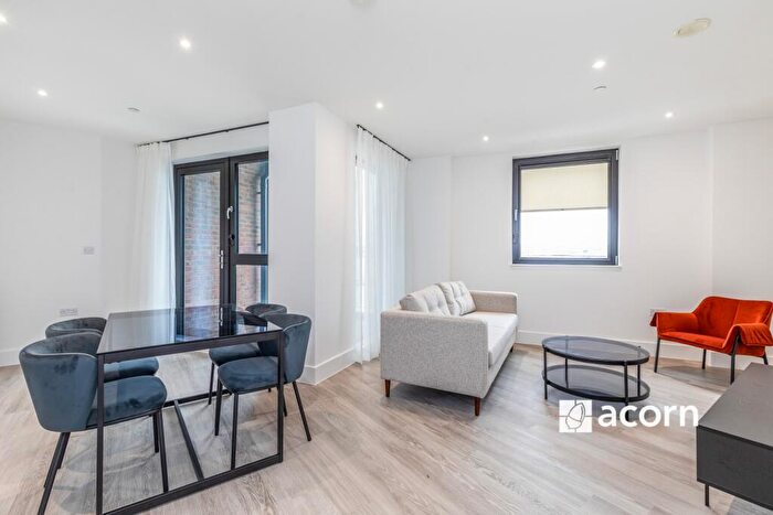 2 Bedroom Flat To Rent In Medway Street Chatham, ME4