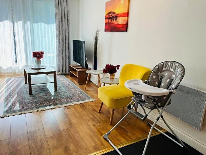 2 Bedroom Flat To Rent In Ashleigh Court, Loates Lane, Watford, Hertfordshire, WD17