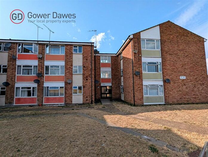 2 Bedroom Flat For Sale In Coronation Avenue, East Tilbury, RM18