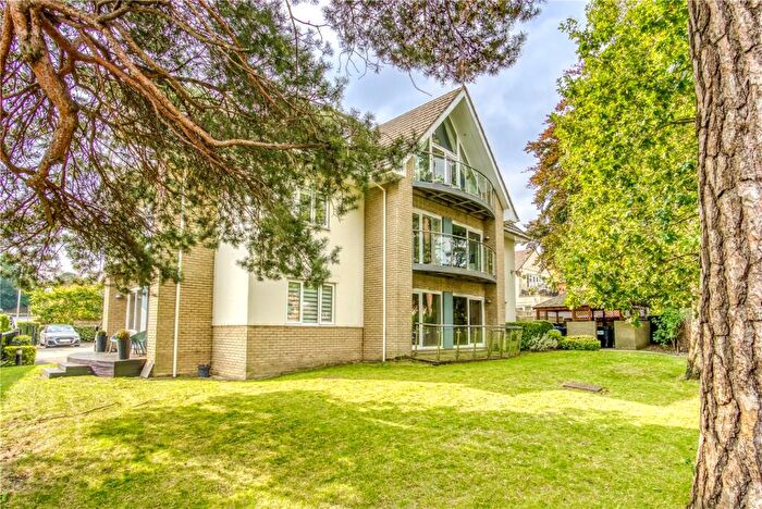 2 Bedroom Apartment For Sale In Kings Avenue, Lower Parkstone, Poole, Dorset, BH14
