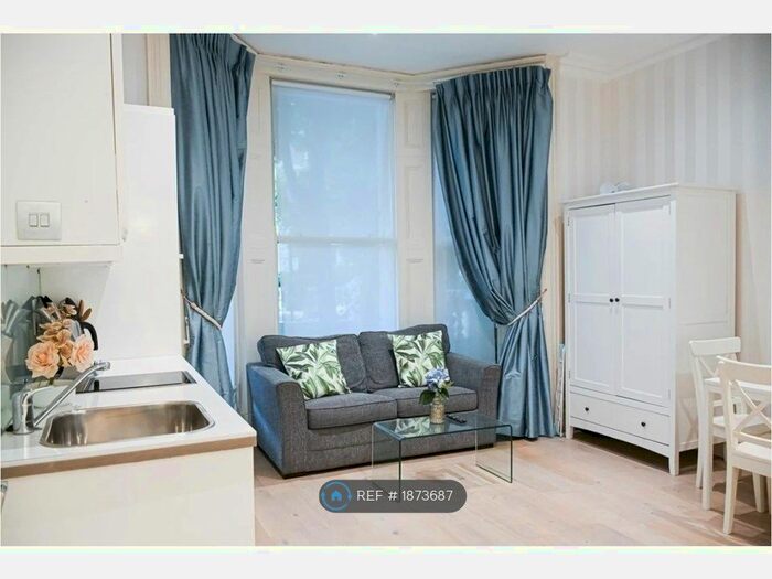 Studio To Rent In Elsham Road, London, W14