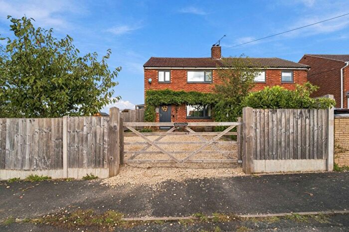 3 Bedroom Semi-Detached House For Sale In Snitterfield Road, Bearley, CV37