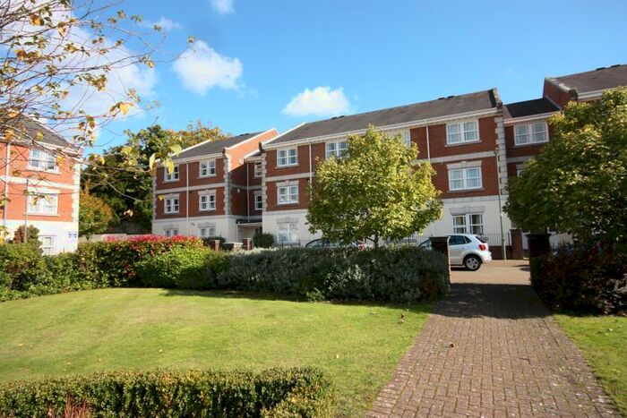 1 Bedroom Apartment To Rent In Grosvenor House, St Lukes Square, GU1