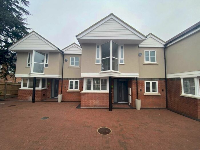 5 Bedroom Terraced House To Rent In Sparrows Herne, Bushey Heath, WD23