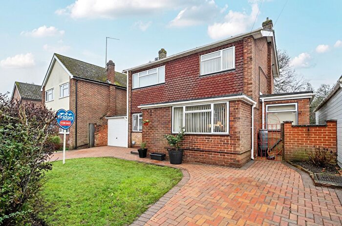 3 Bedroom Detached House For Sale In Foxhurst Road, Ash Vale, Surrey, GU12