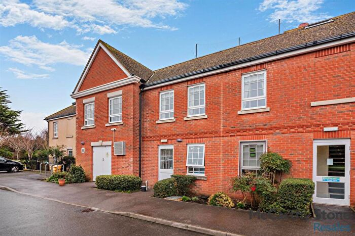 1 Bedroom Apartment For Sale In Claridge House, Littlehampton, West Sussex, BN17