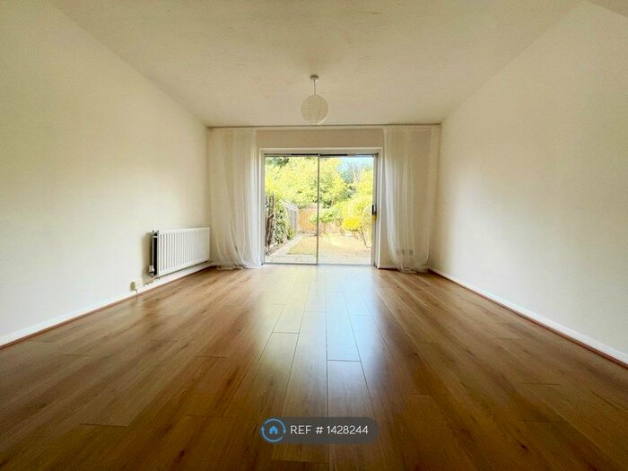 2 Bedroom Terraced House To Rent In Pennington Way, London, SE12