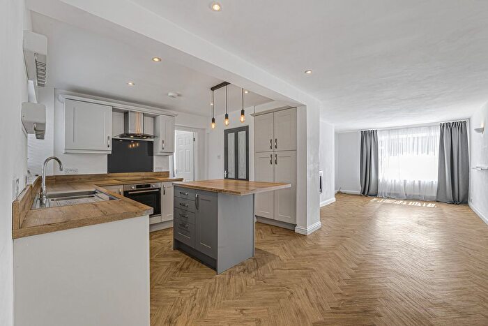 3 Bedroom Detached House For Sale In Holland Park, Barton-Under-Needwood, DE13