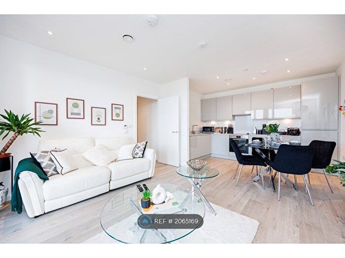 2 Bedroom Flat To Rent In Cargo House, London, E16