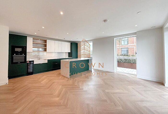 3 Bedroom Flat To Rent In Lindley House, Silkstream, NW9