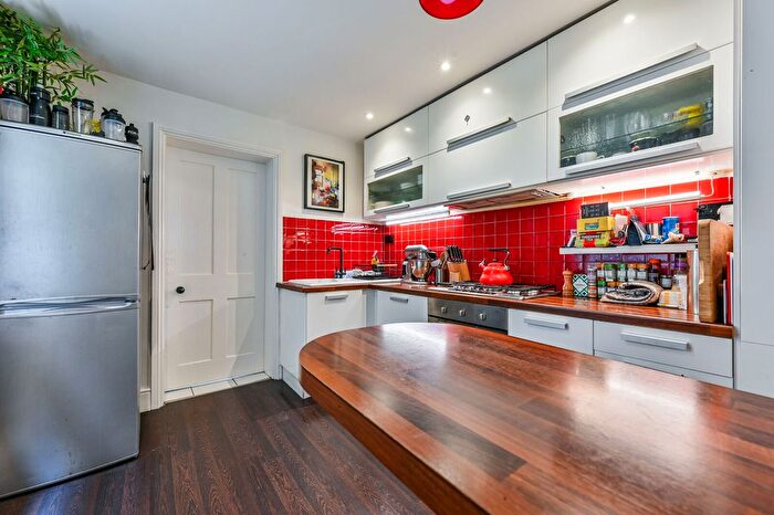 3 Bedroom Terraced House For Sale In Derbyshire Street, Bethnal Green, London, E2