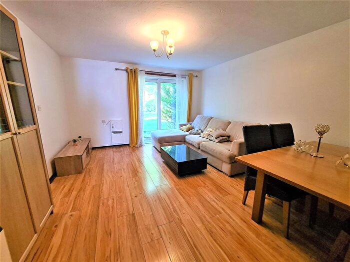 2 Bedroom Flat To Rent In Braybourne Drive, Isleworth, TW7