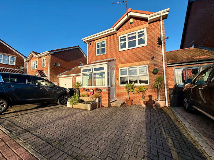 3 Bedroom Link Detached House For Sale In Hamble Court, Mapplewell, Barnsley, S75