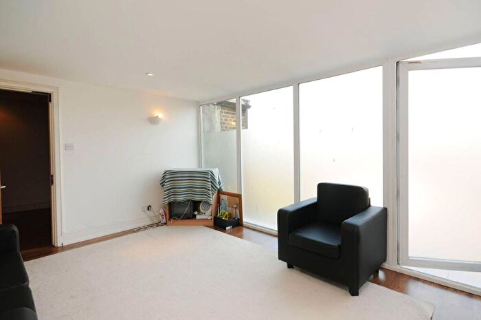 1 Bedroom Flat To Rent In Barking Road, Canning Town, London, E16