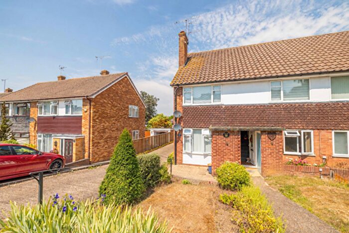 2 Bedroom Maisonette For Sale In Poolmans Road, Windsor, SL4