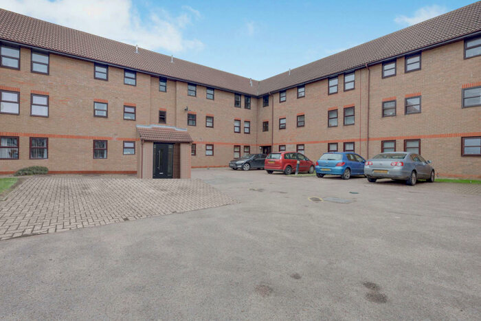 1 Bedroom Flat To Rent In Hanbury Gardens, Colchester, CO4