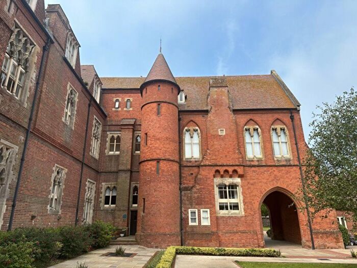 2 Bedroom Flat To Rent In Darley Road, Eastbourne, BN20