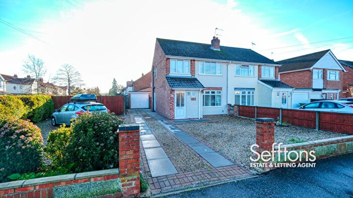 3 Bedroom Semi Detached House For Sale In Alford Grove, Norwich, Norfolk, NR7