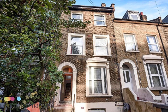 Apartment To Rent In Beulah Road, Thornton Heath, CR7