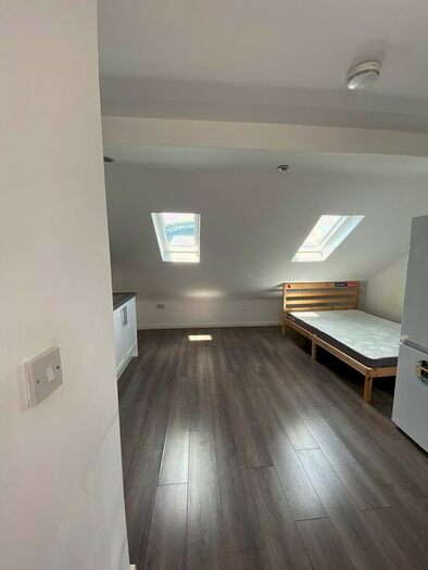 Studio To Rent In Studio Flat In Tottenham, London, N17