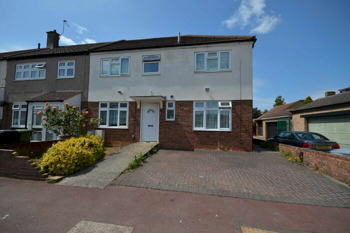4 Bedroom Semi-Detached House To Rent In Bradfield Drive, Barking, IG11