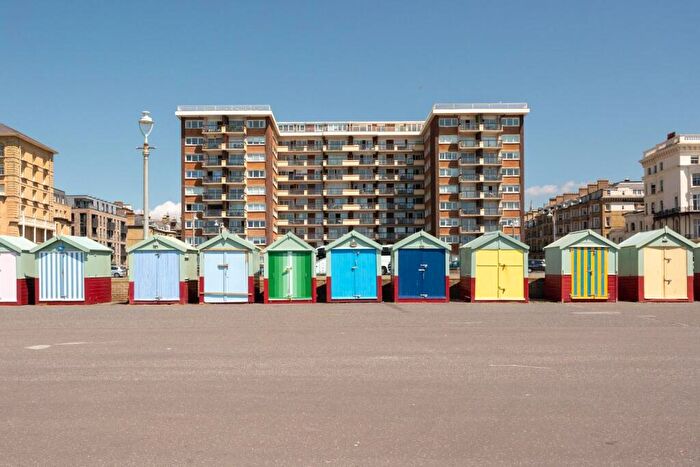 2 Bedroom Apartment For Sale In Queens Gardens, Hove, BN3