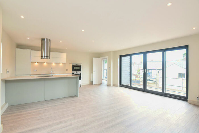 2 Bedroom Apartment To Rent In Admiral Court, Witney, OX28