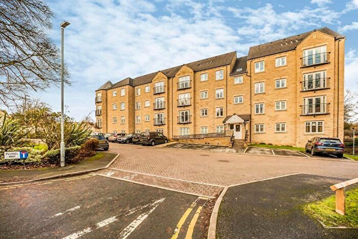 2 Bedroom Penthouse For Sale In Flugel Way, Lindley, Huddersfield, HD3