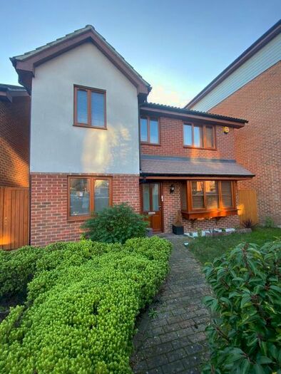 3 Bedroom Detached House To Rent In High Wycombe, Buckinghamshire HP11