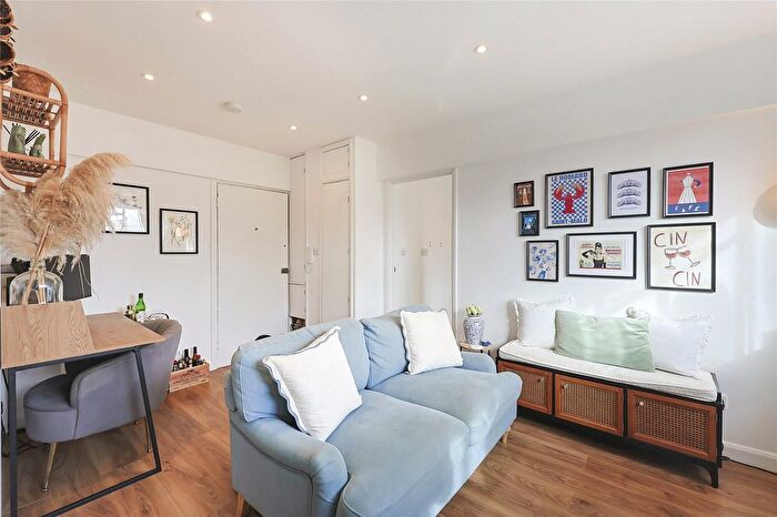 1 Bedroom Flat To Rent In Upper Richmond Road, Putney, SW15