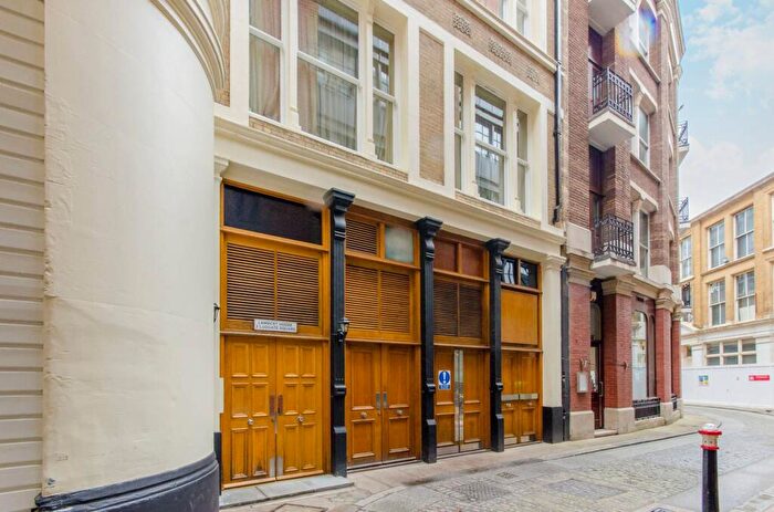 2 Bedroom Flat To Rent In Ludgate Square, City, London, EC4M