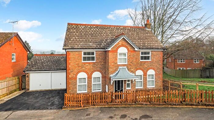 4 Bedroom Detached House For Sale In Kempton Close, Alton, Hampshire, GU34