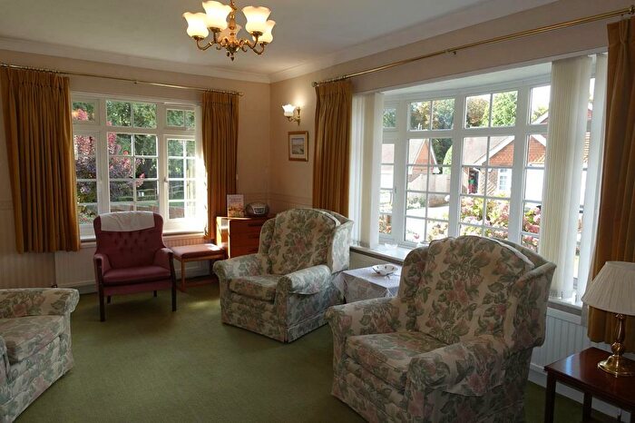 2 Bedroom Bungalow For Sale In The Chase, Findon, BN14