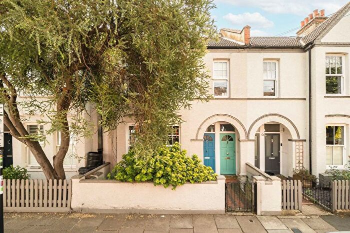 2 Bedroom Maisonette For Sale In Quinton Street, Earlsfield, SW18