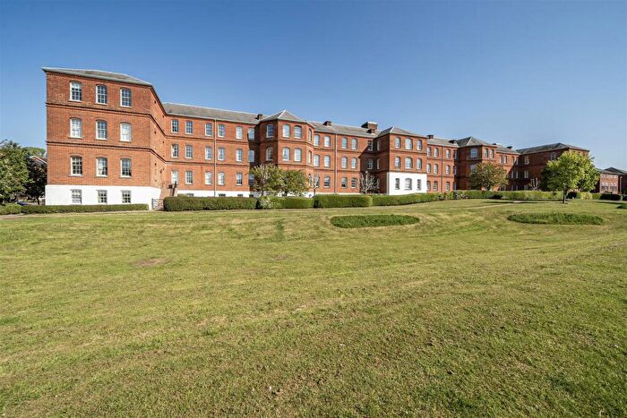 2 Bedroom Apartment For Sale In Kingswood Place, Knowle Village, Fareham, PO17