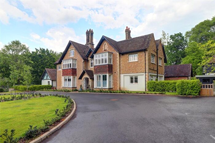 1 Bedroom Apartment For Sale In Catteshall Lane, Godalming, Surrey, GU7