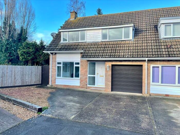 3 Bedroom Semi-Detached House To Rent In Highfield Close, Newport Pagnell, MK16